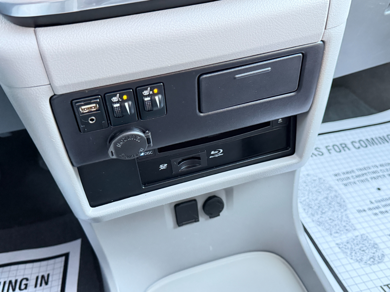 Toyota Sienna XLE Premium FWD 8-Passenger (Natl) 2017