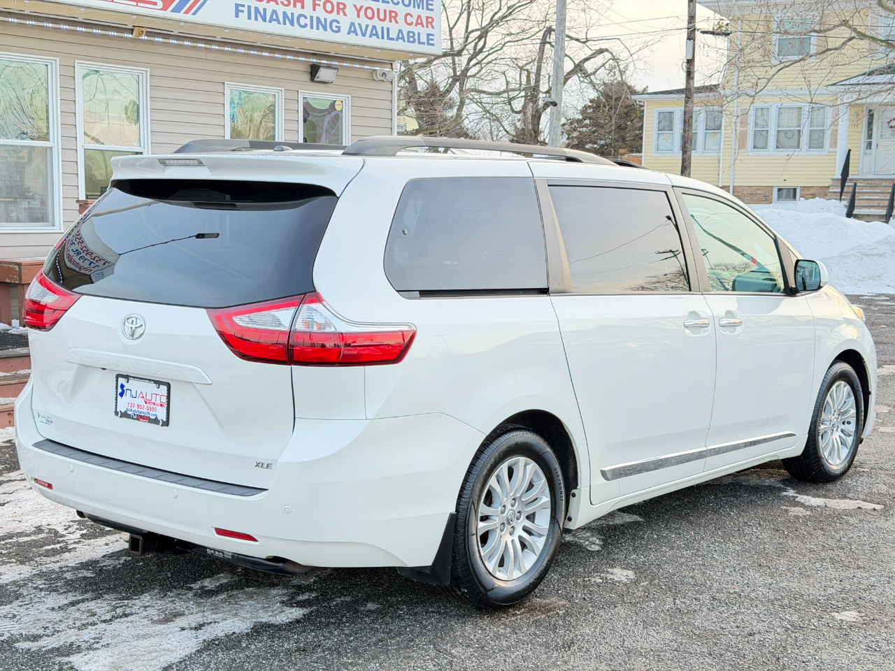 Toyota Sienna XLE Premium FWD 8-Passenger (Natl) 2017