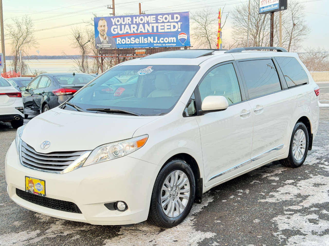 Toyota Sienna XLE Premium FWD 8-Passenger (Natl) 2017
