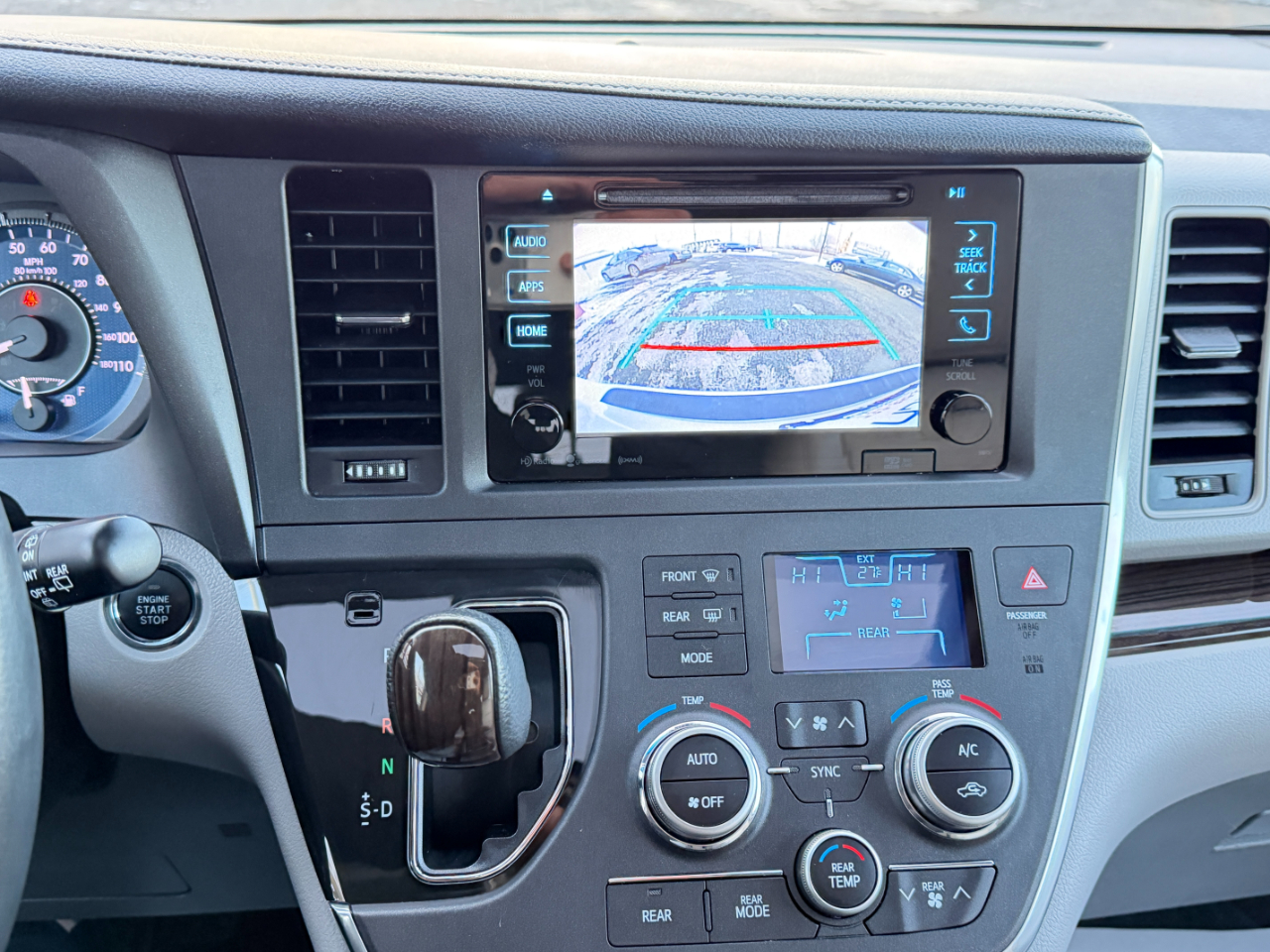 Toyota Sienna XLE Premium FWD 8-Passenger (Natl) 2017