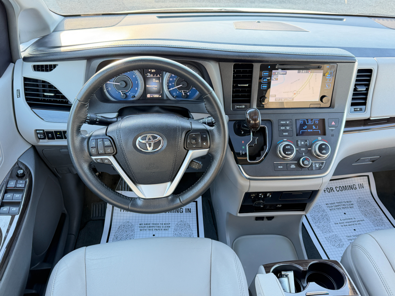 Toyota Sienna XLE Premium FWD 8-Passenger (Natl) 2017