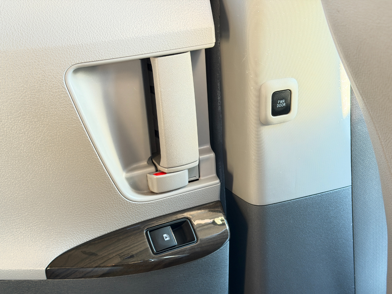 Toyota Sienna XLE Premium FWD 8-Passenger (Natl) 2017