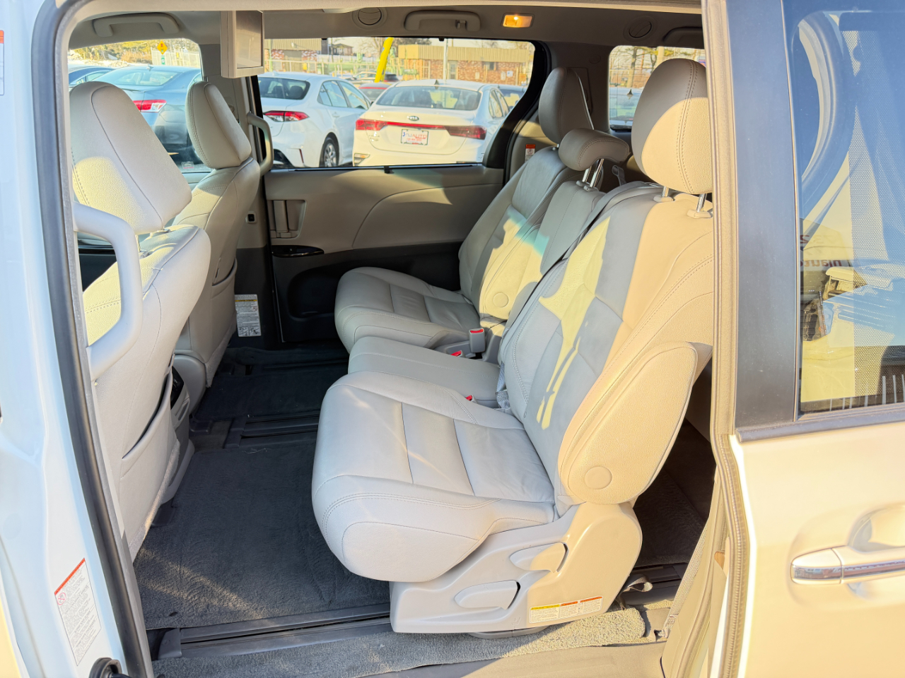 Toyota Sienna XLE Premium FWD 8-Passenger (Natl) 2017
