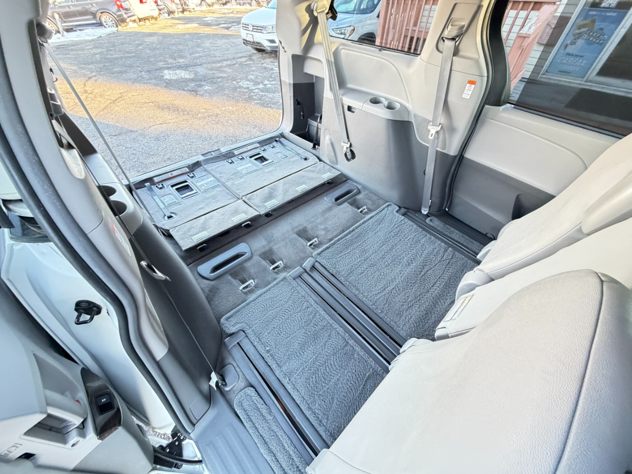 Toyota Sienna XLE Premium FWD 8-Passenger (Natl) 2017