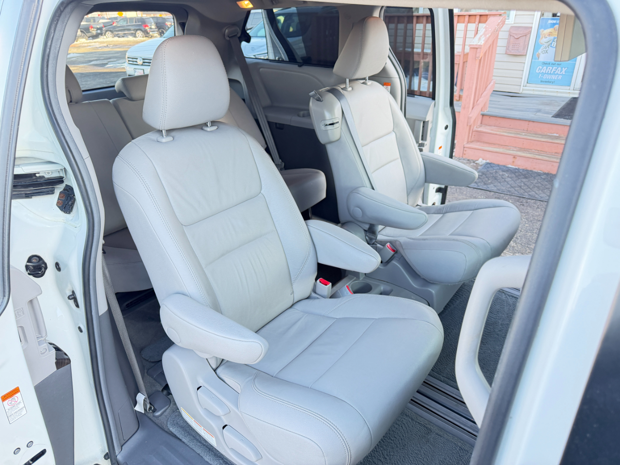 Toyota Sienna XLE Premium FWD 8-Passenger (Natl) 2017