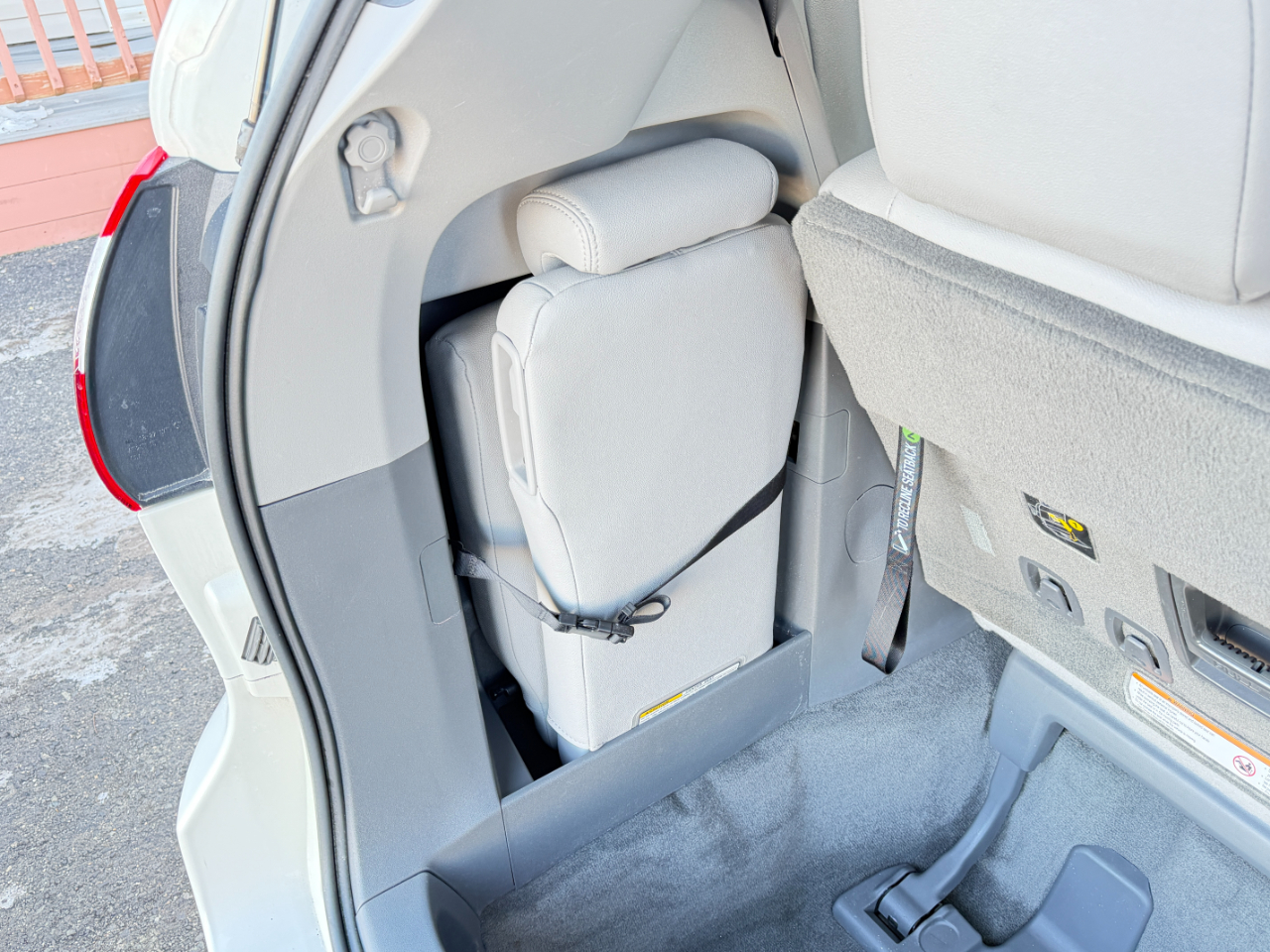 Toyota Sienna XLE Premium FWD 8-Passenger (Natl) 2017