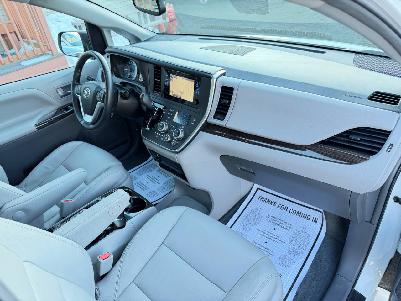 Toyota Sienna XLE Premium FWD 8-Passenger (Natl) 2017