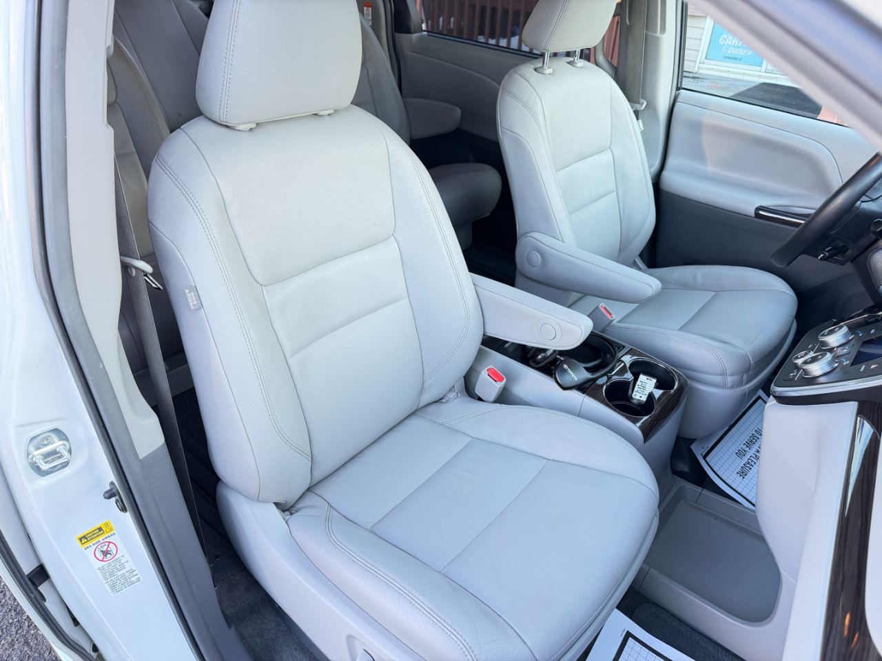 Toyota Sienna XLE Premium FWD 8-Passenger (Natl) 2017