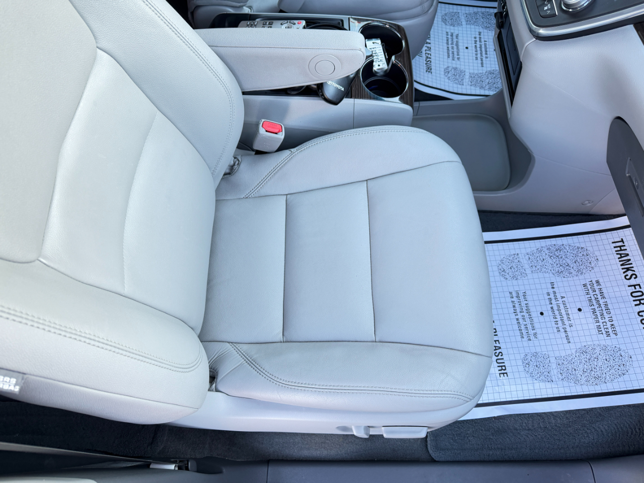 Toyota Sienna XLE Premium FWD 8-Passenger (Natl) 2017