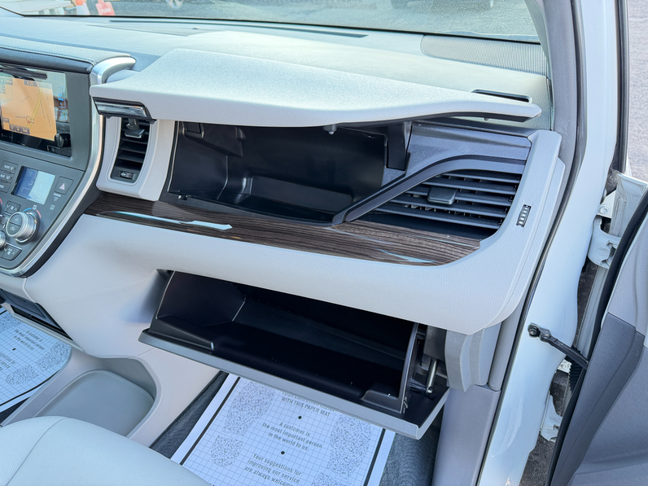 Toyota Sienna XLE Premium FWD 8-Passenger (Natl) 2017