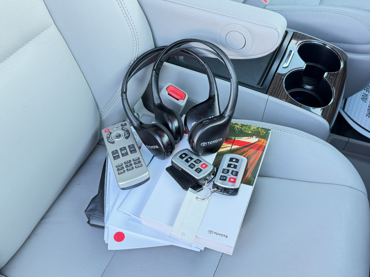 Toyota Sienna XLE Premium FWD 8-Passenger (Natl) 2017