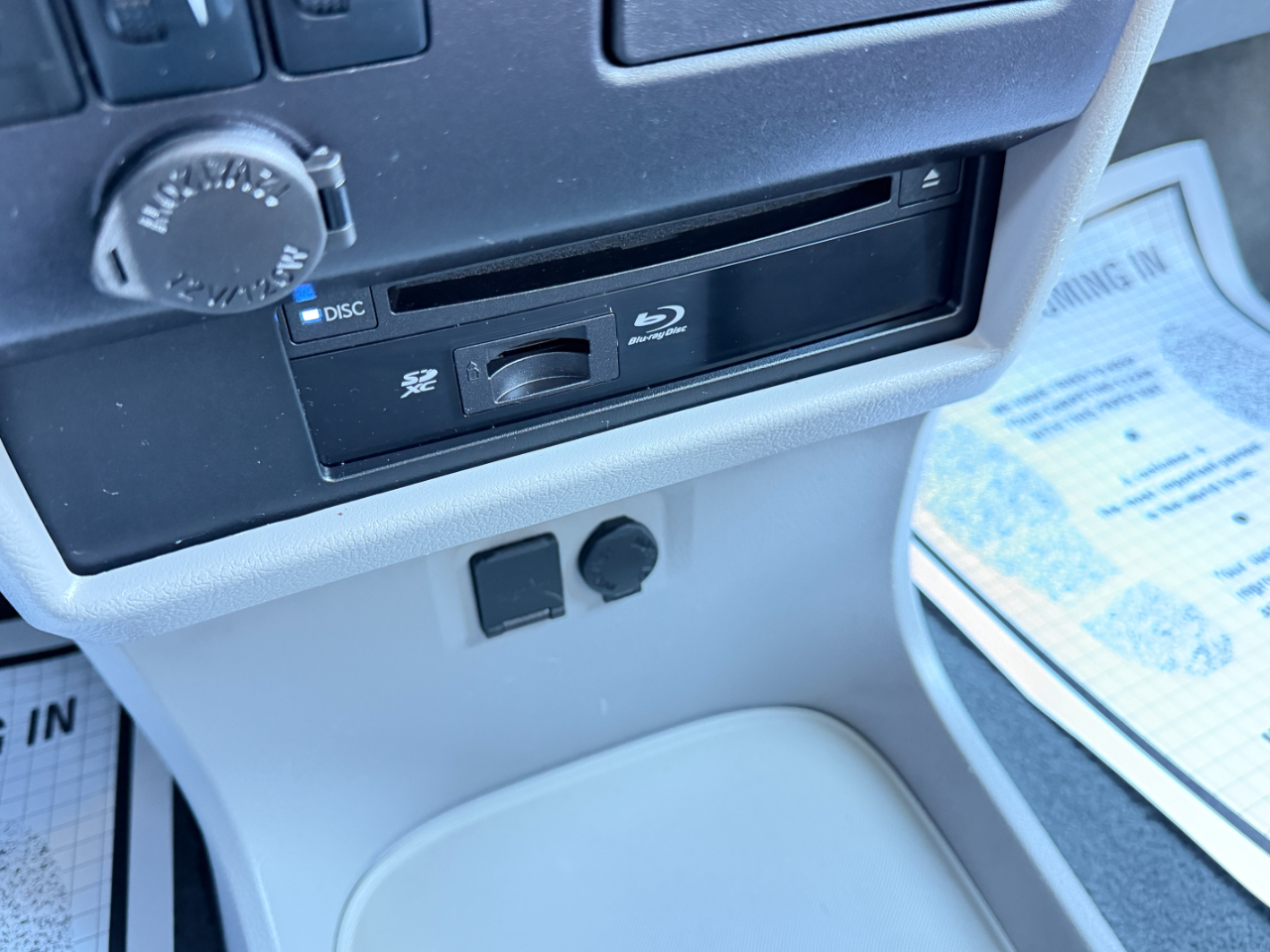 Toyota Sienna XLE Premium FWD 8-Passenger (Natl) 2017