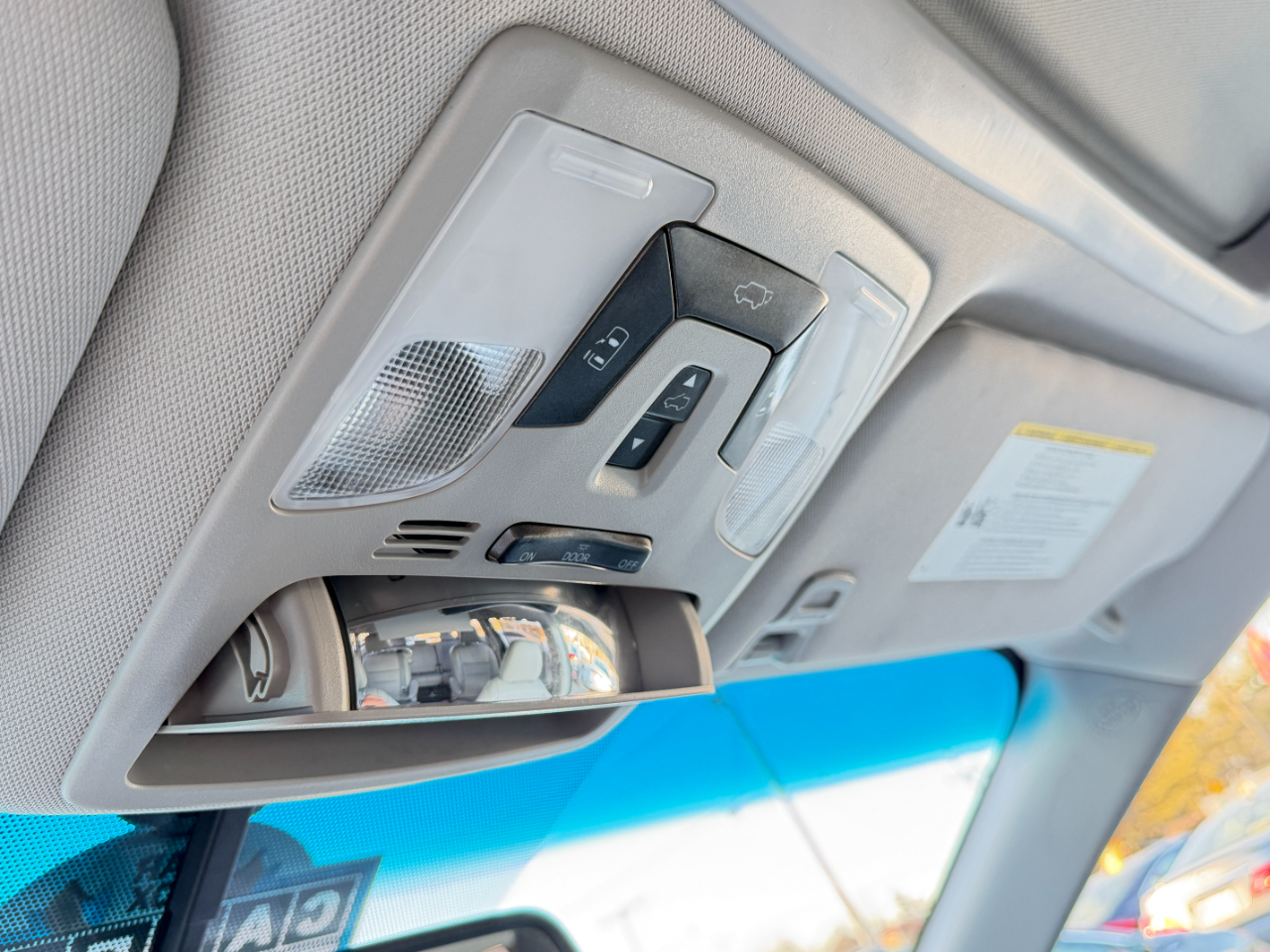 Toyota Sienna XLE Premium FWD 8-Passenger (Natl) 2017