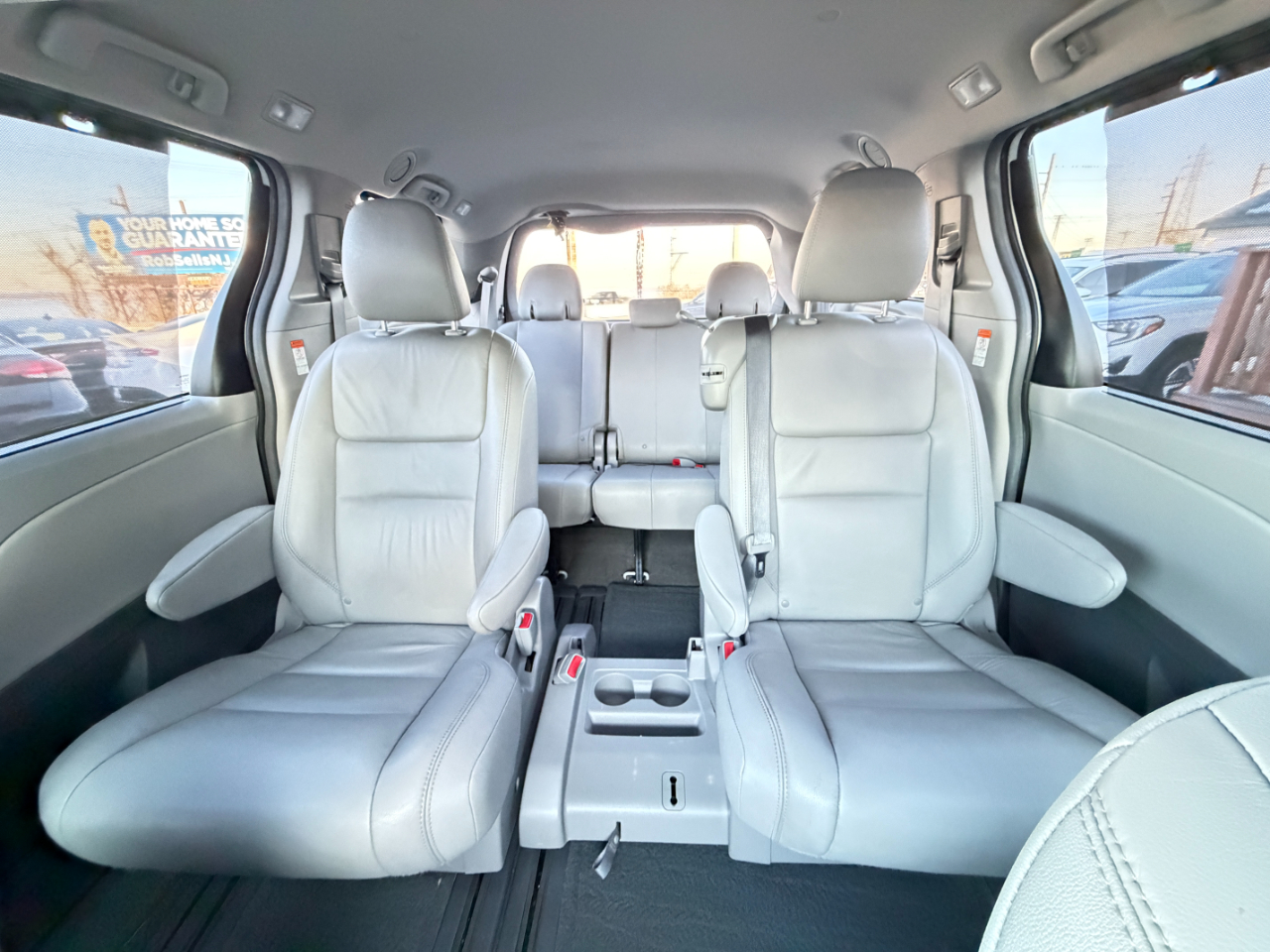Toyota Sienna XLE Premium FWD 8-Passenger (Natl) 2017