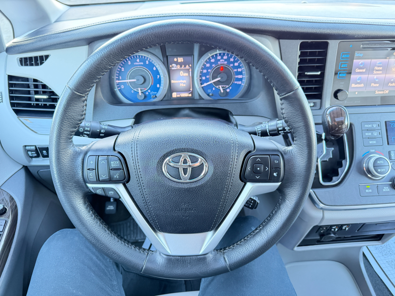 Toyota Sienna XLE Premium FWD 8-Passenger (Natl) 2017