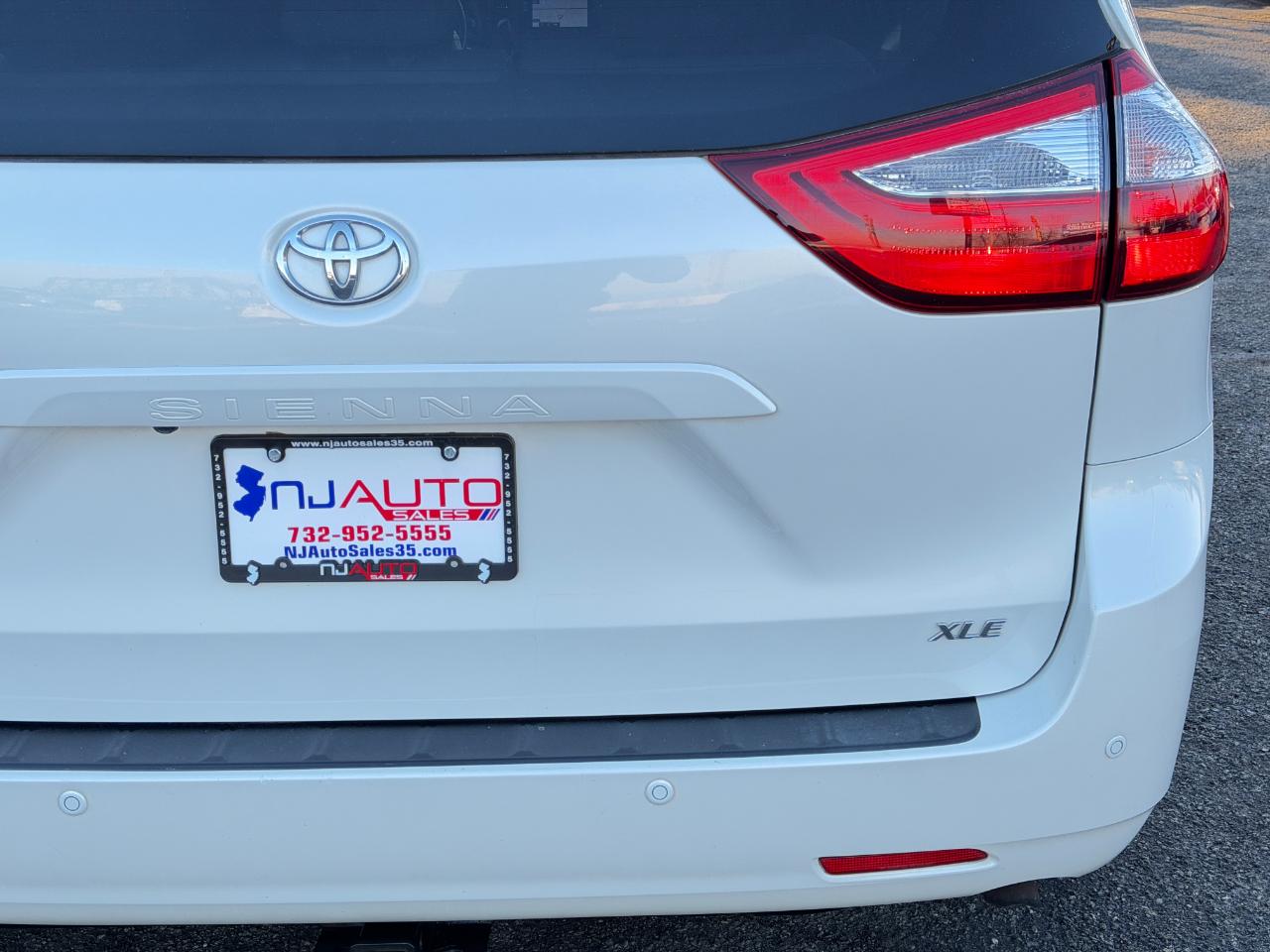 Toyota Sienna XLE Premium FWD 8-Passenger (Natl) 2017