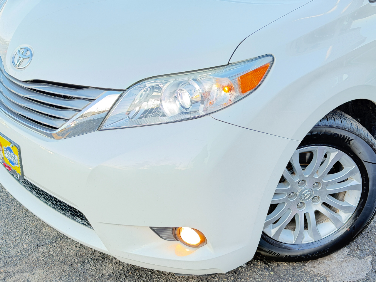 Toyota Sienna XLE Premium FWD 8-Passenger (Natl) 2017