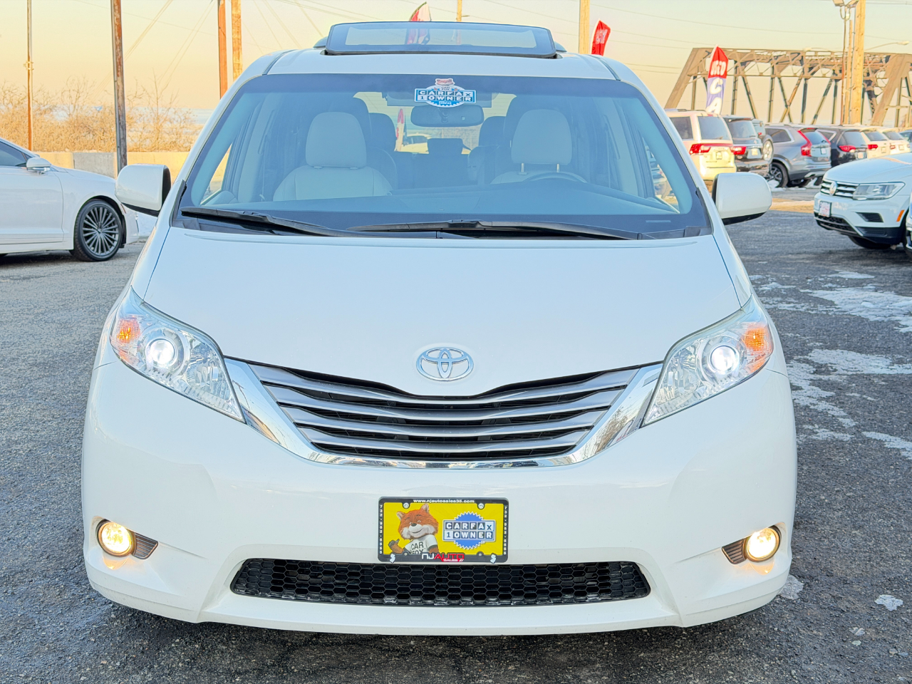 Toyota Sienna XLE Premium FWD 8-Passenger (Natl) 2017
