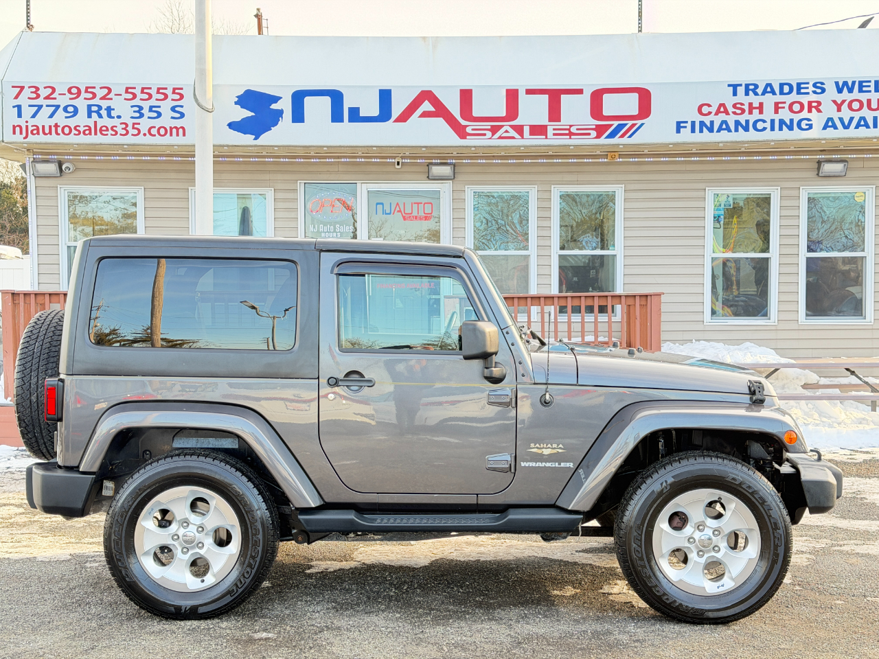Jeep Wrangler 4WD 2dr Sahara 2014