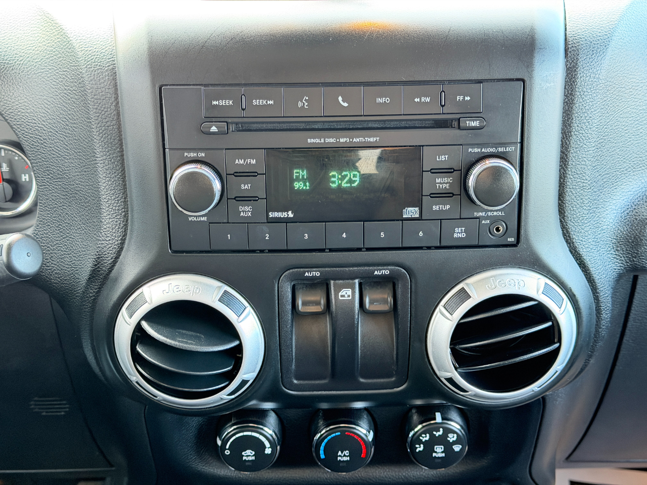 Jeep Wrangler 4WD 2dr Sahara 2014