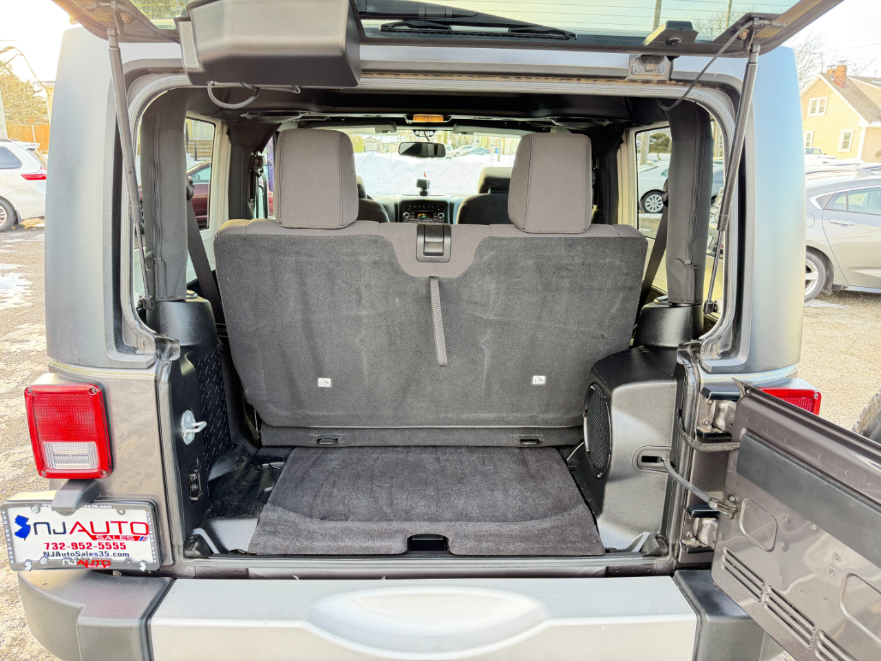 Jeep Wrangler 4WD 2dr Sahara 2014