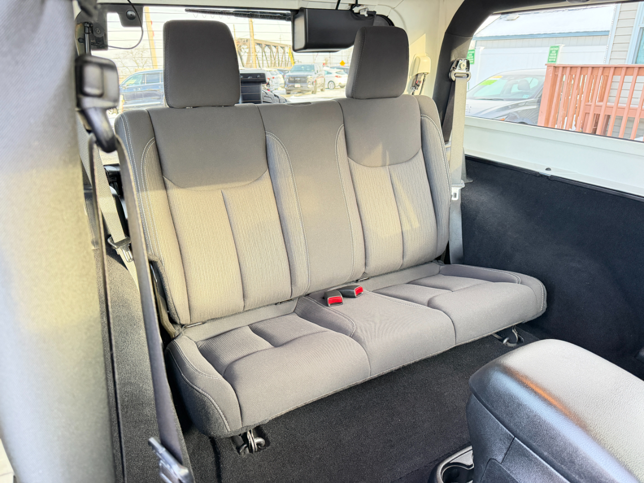 Jeep Wrangler 4WD 2dr Sahara 2014