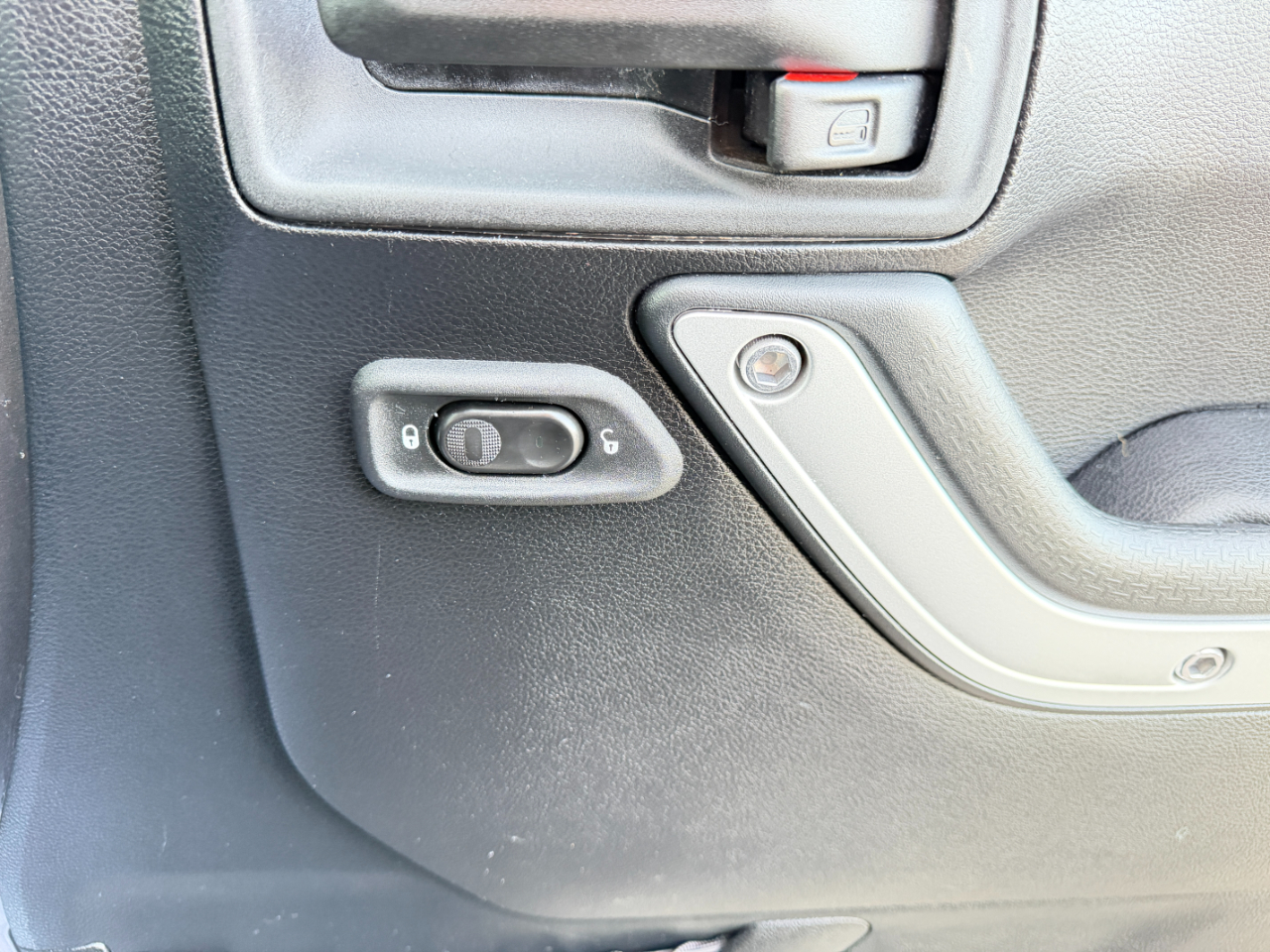 Jeep Wrangler 4WD 2dr Sahara 2014