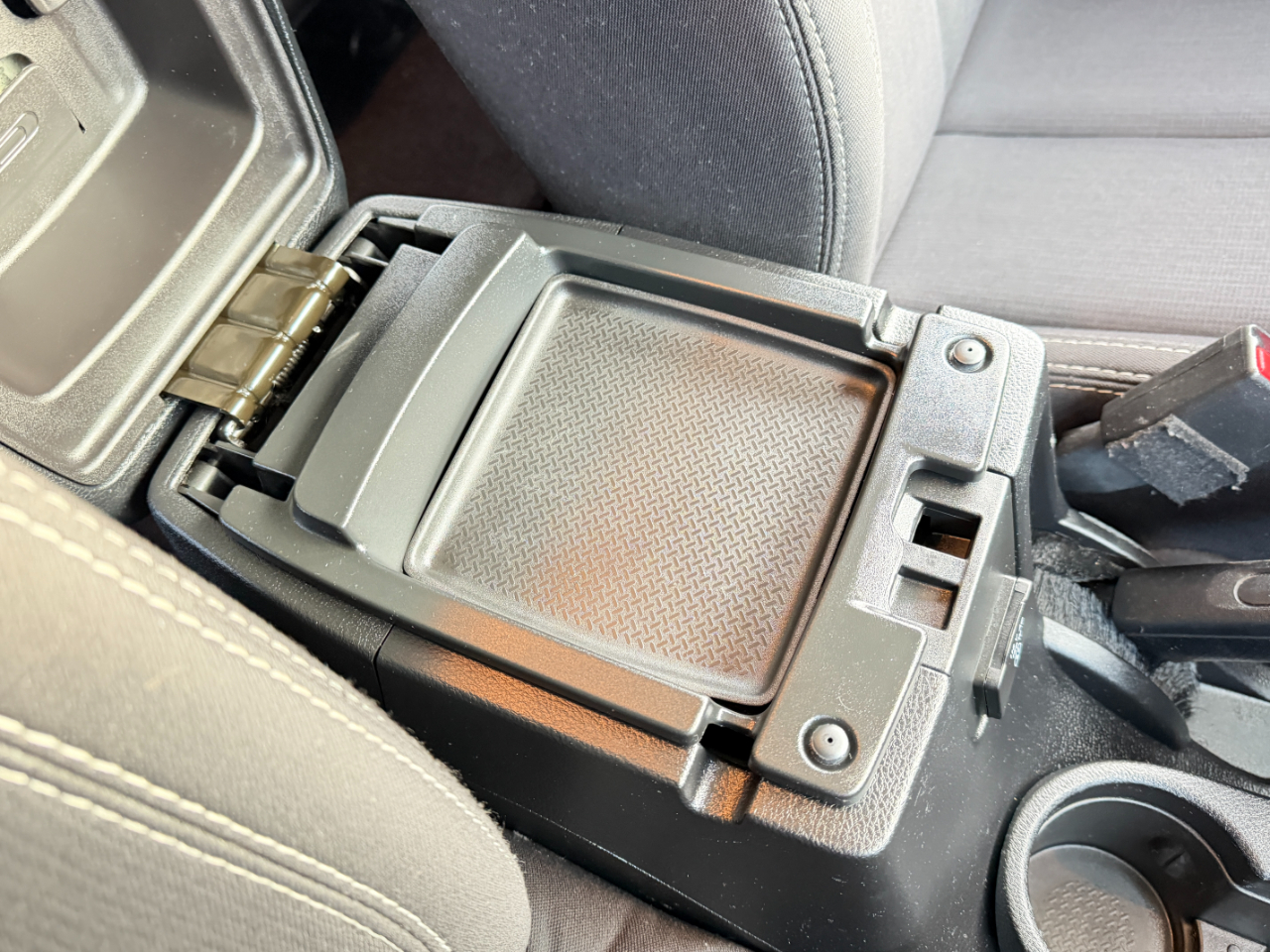 Jeep Wrangler 4WD 2dr Sahara 2014