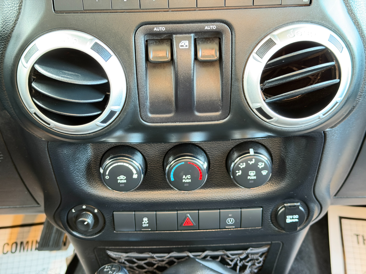 Jeep Wrangler 4WD 2dr Sahara 2014