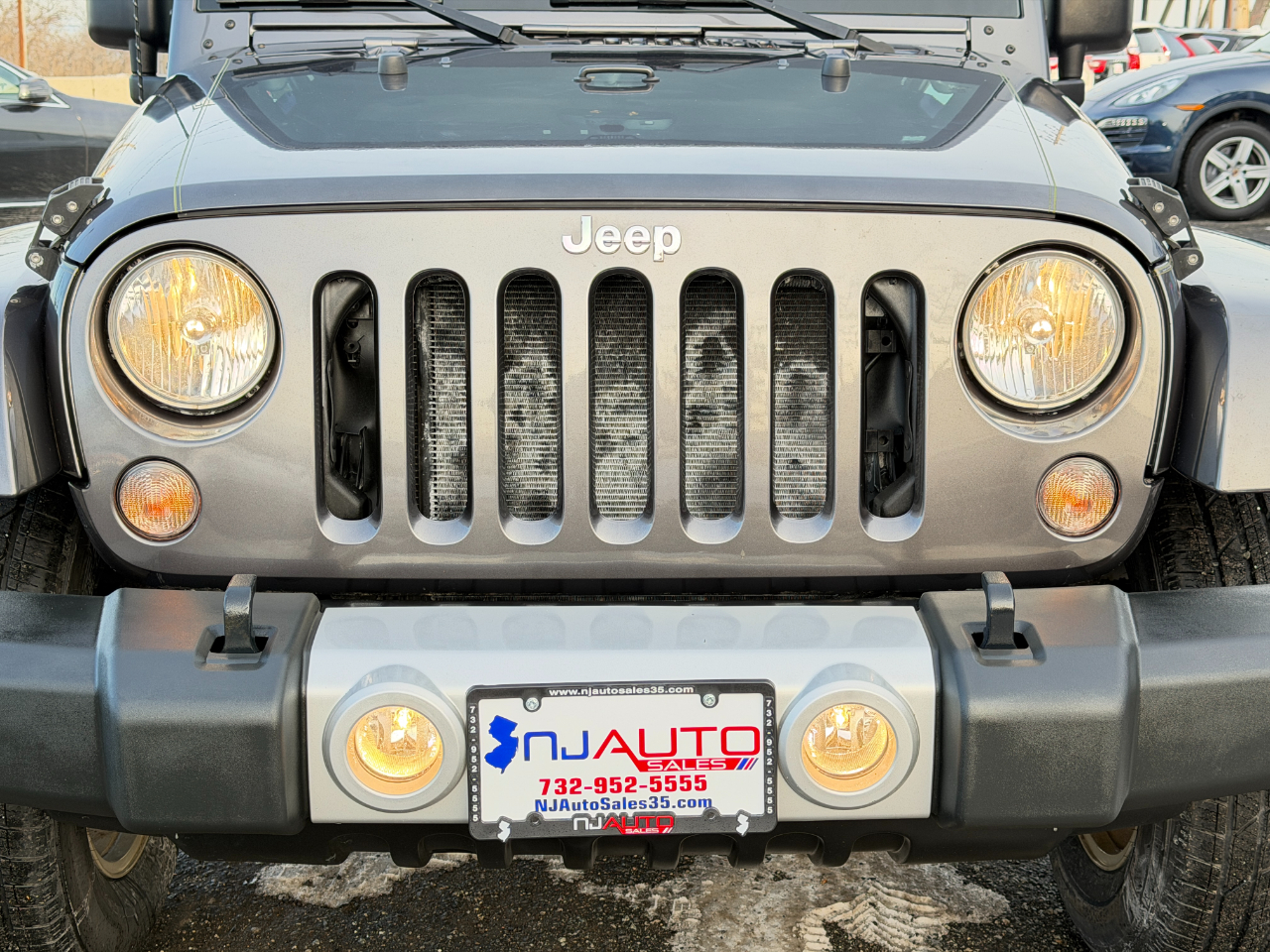 Jeep Wrangler 4WD 2dr Sahara 2014