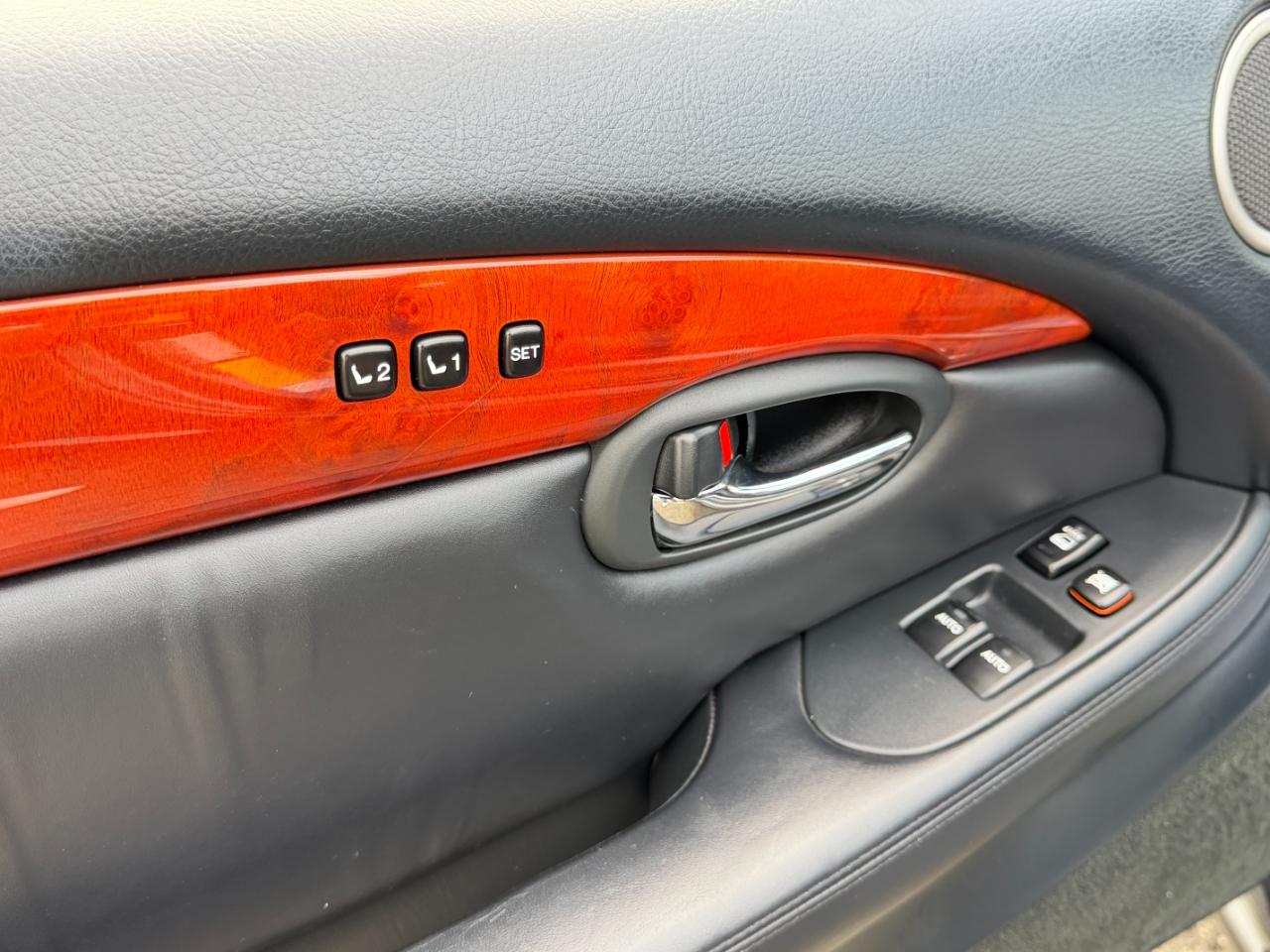 Lexus SC 430 2dr Convertible 2006