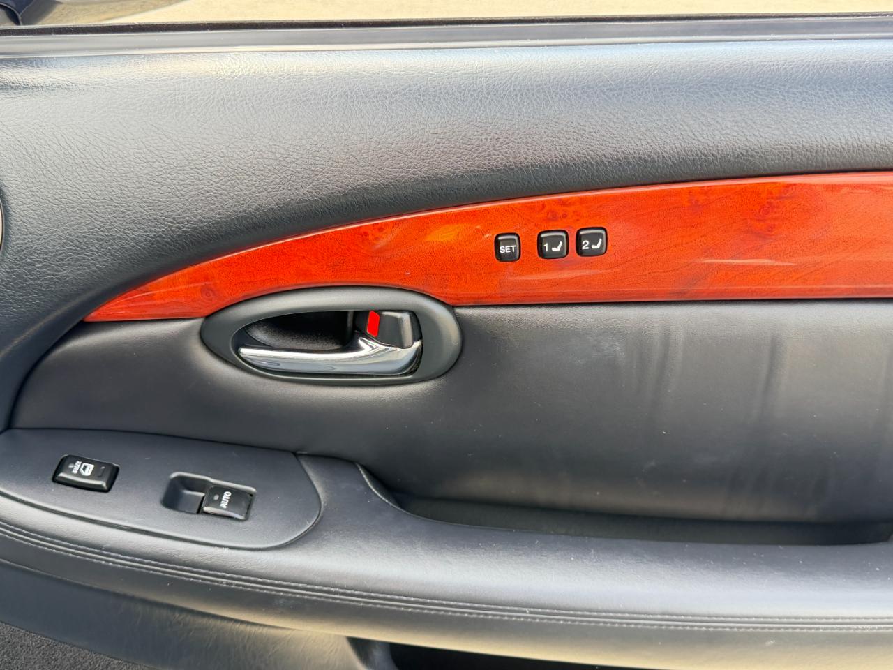 Lexus SC 430 2dr Convertible 2006