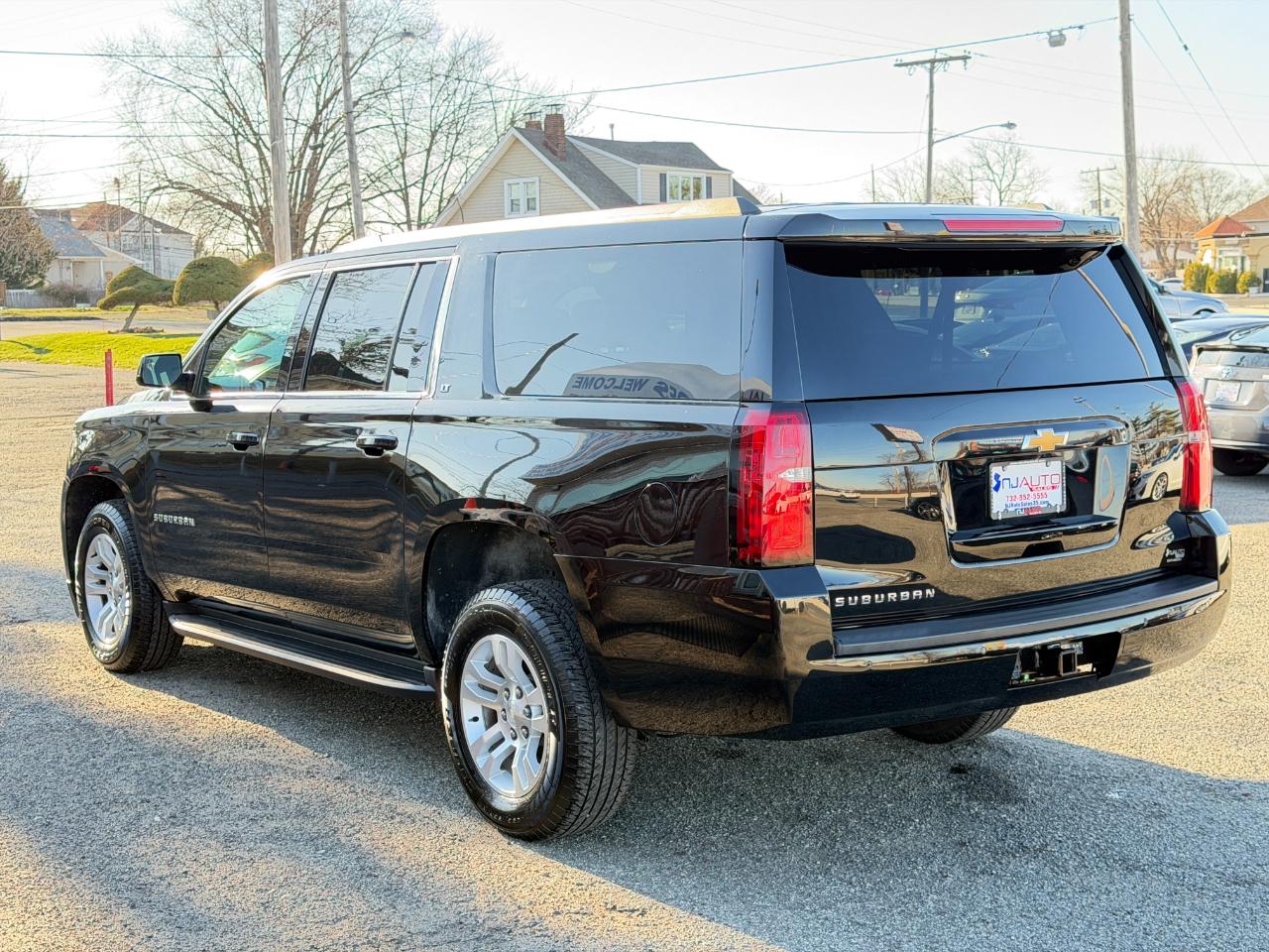Chevrolet Suburban 4WD 4dr LT 2020