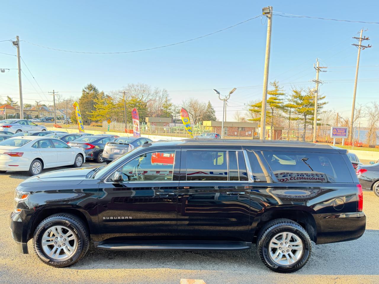 Chevrolet Suburban 4WD 4dr LT 2020