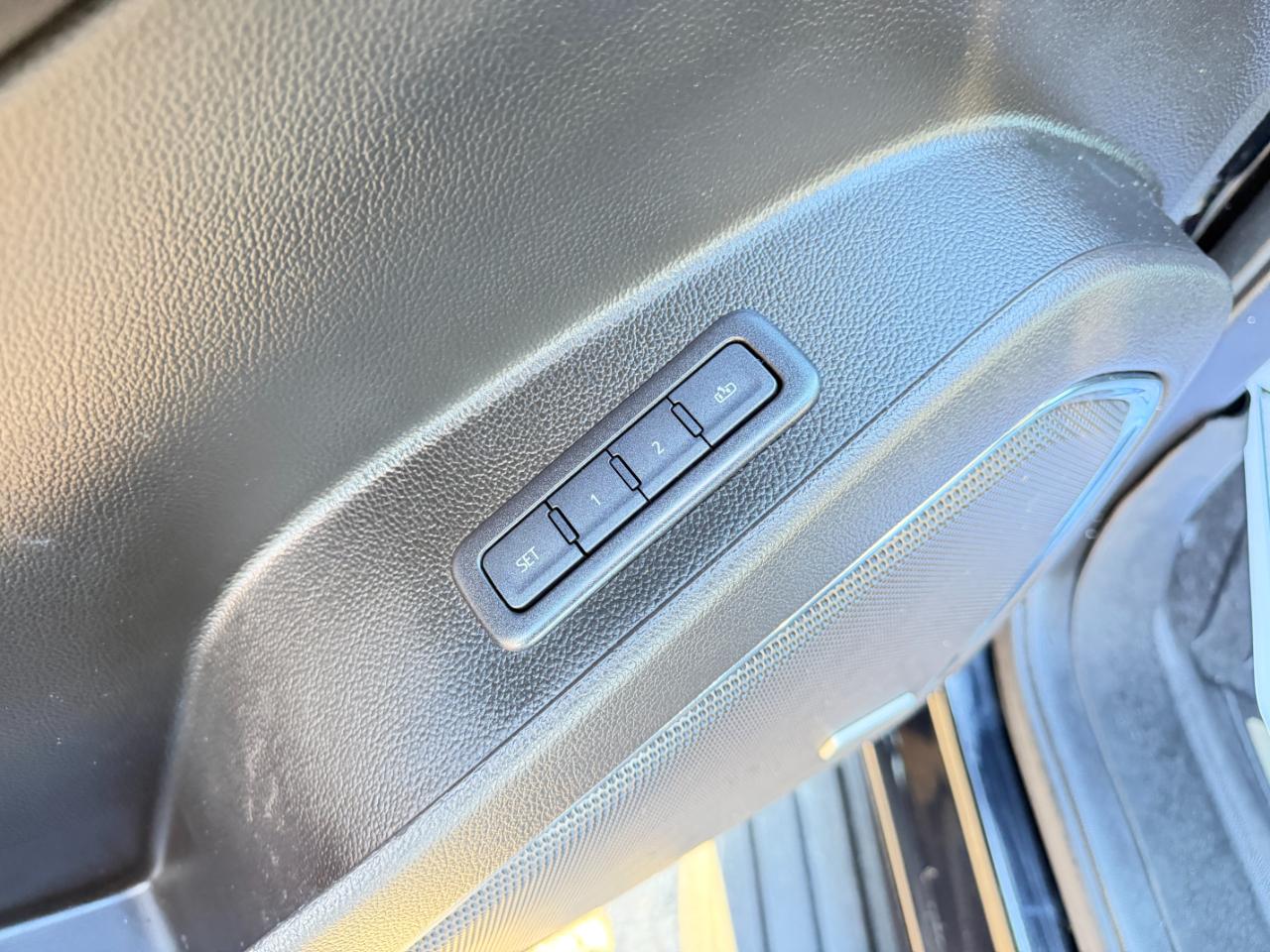 Chevrolet Suburban 4WD 4dr LT 2020