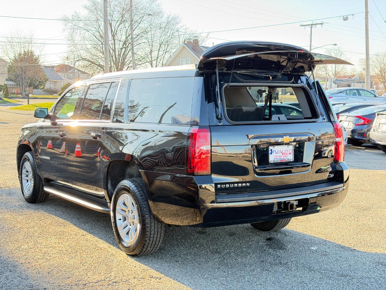 Chevrolet Suburban 4WD 4dr LT 2020