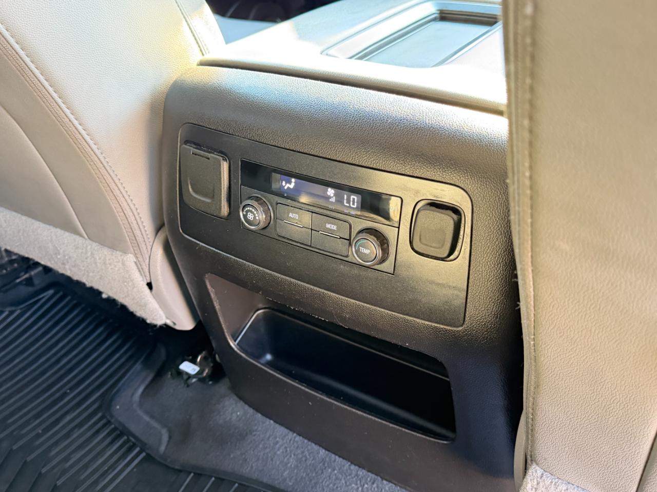 Chevrolet Suburban 4WD 4dr LT 2020