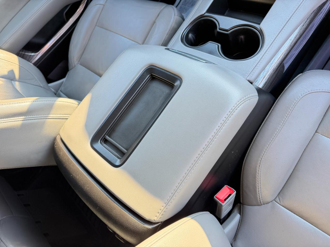 Chevrolet Suburban 4WD 4dr LT 2020