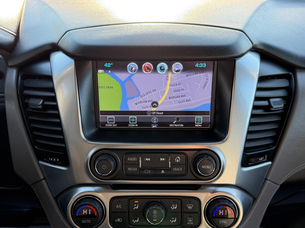 Chevrolet Suburban 4WD 4dr LT 2020