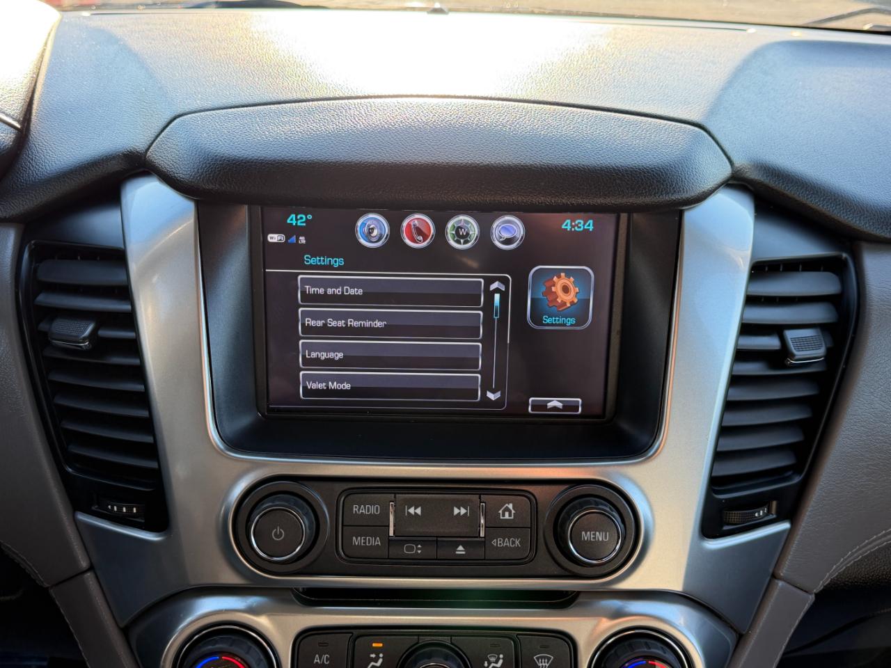 Chevrolet Suburban 4WD 4dr LT 2020