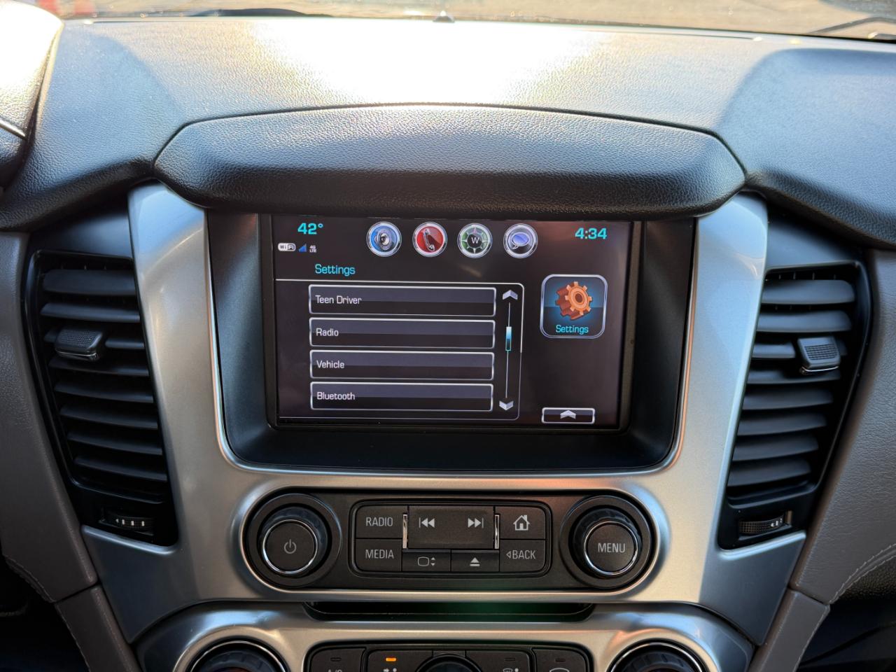 Chevrolet Suburban 4WD 4dr LT 2020