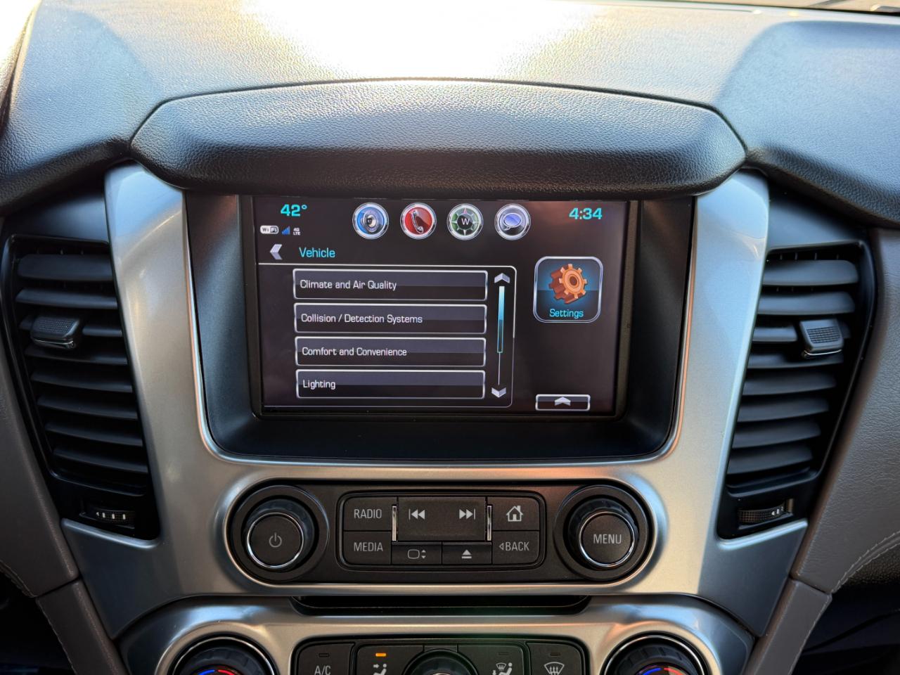 Chevrolet Suburban 4WD 4dr LT 2020