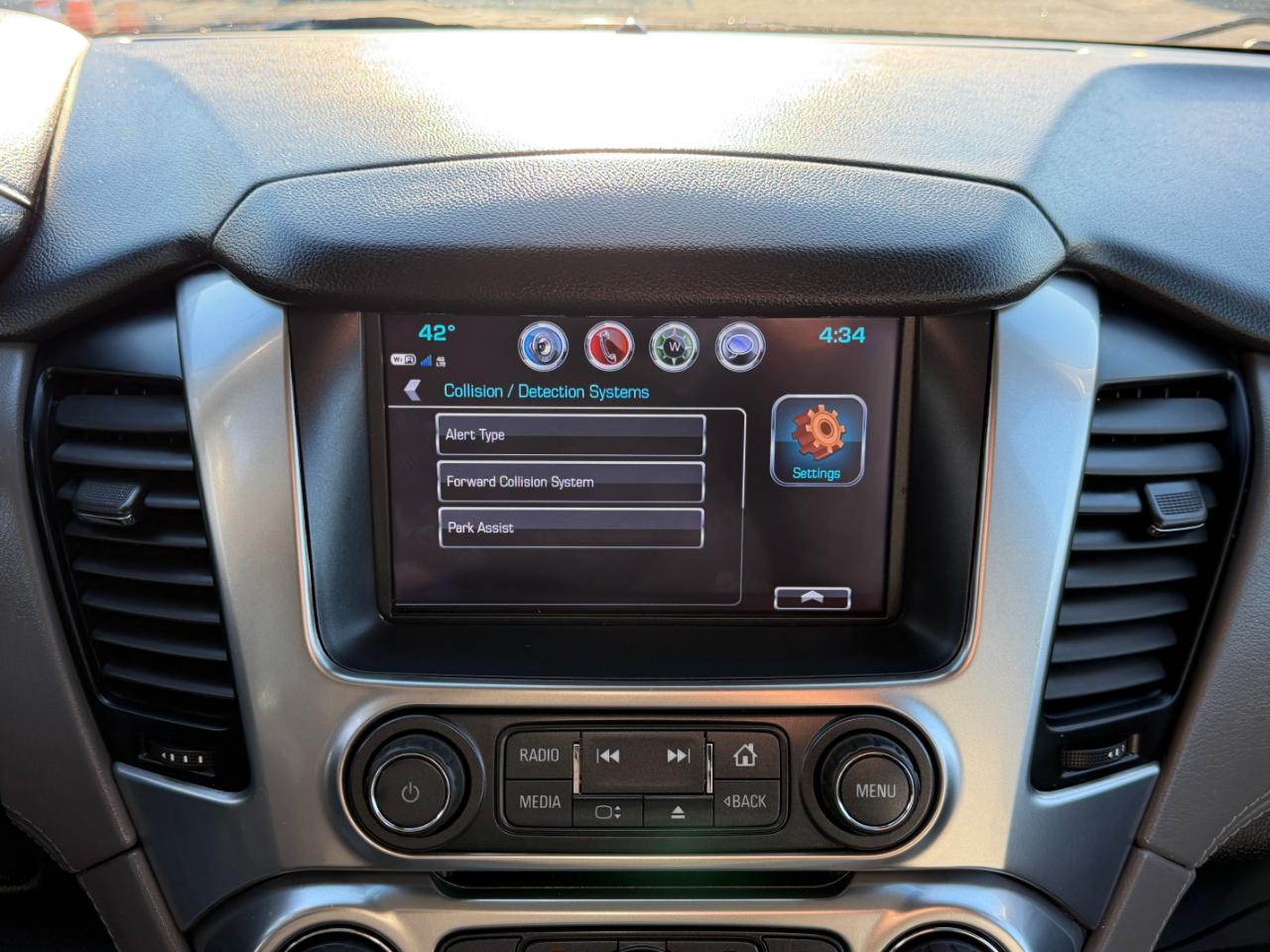 Chevrolet Suburban 4WD 4dr LT 2020