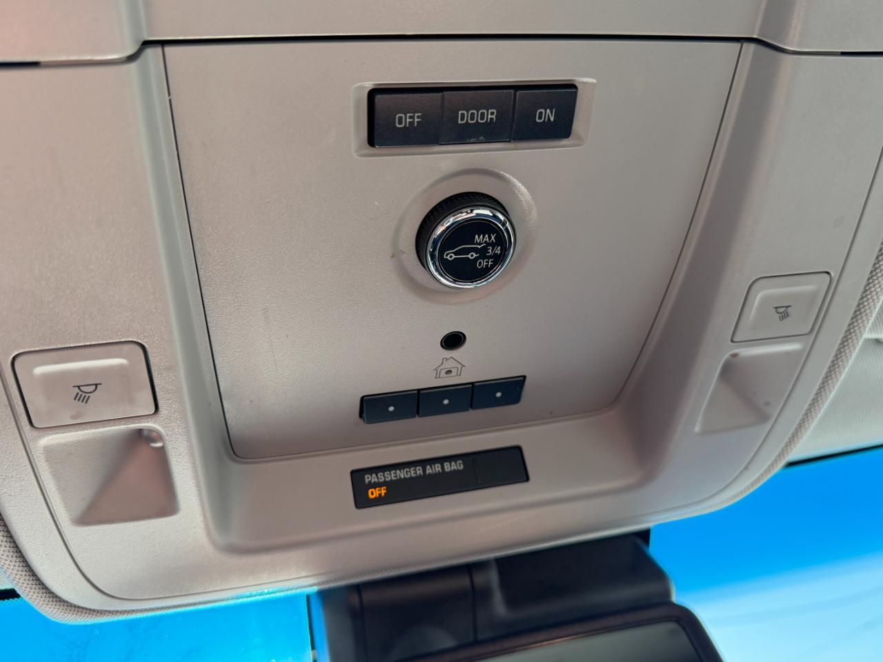 Chevrolet Suburban 4WD 4dr LT 2020