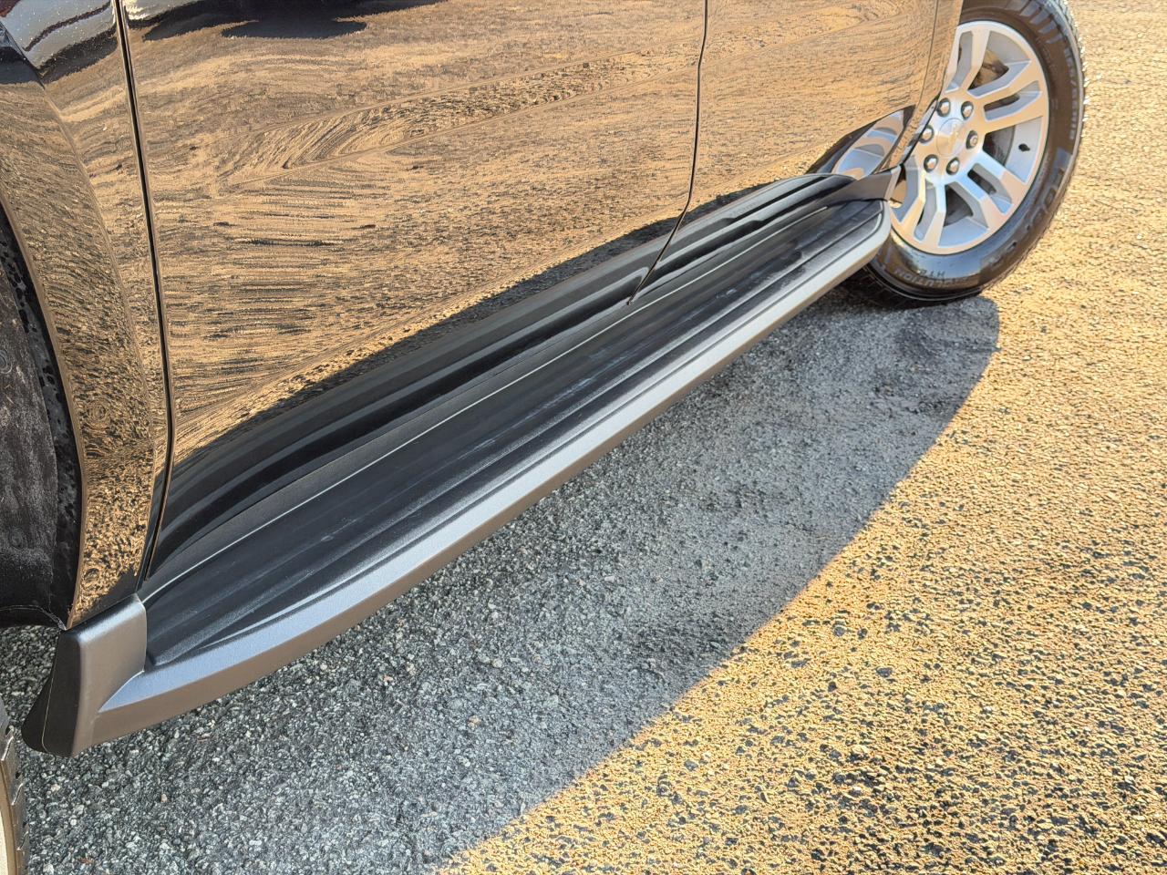 Chevrolet Suburban 4WD 4dr LT 2020