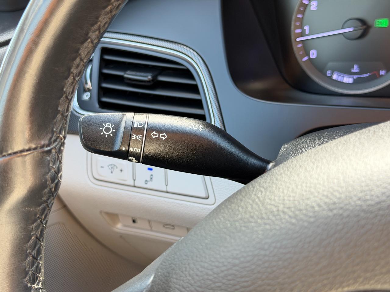 Hyundai Sonata 4dr Sdn 2.4L Sport PZEV 2015