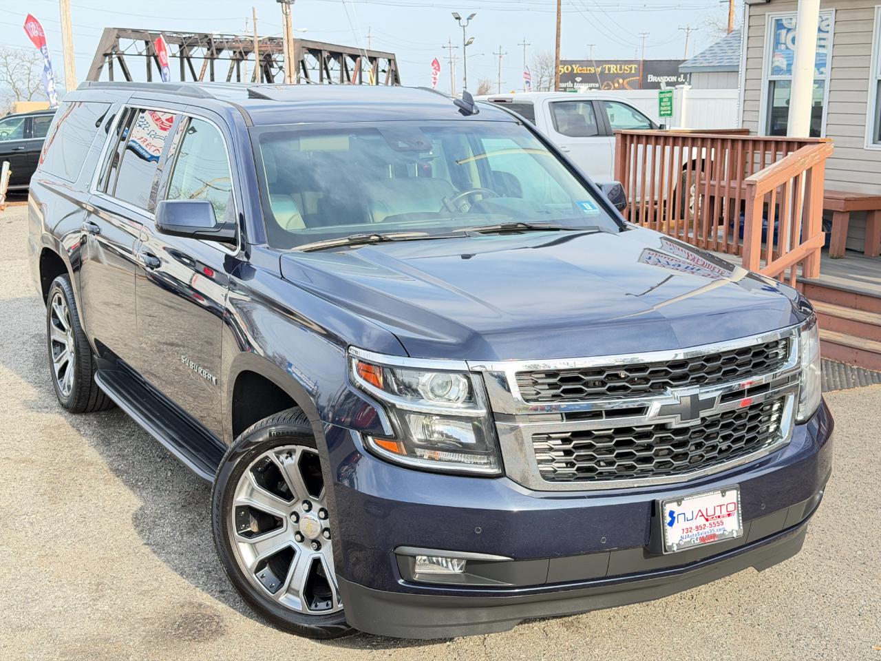 Chevrolet Suburban 4WD 4dr 1500 LT 2018