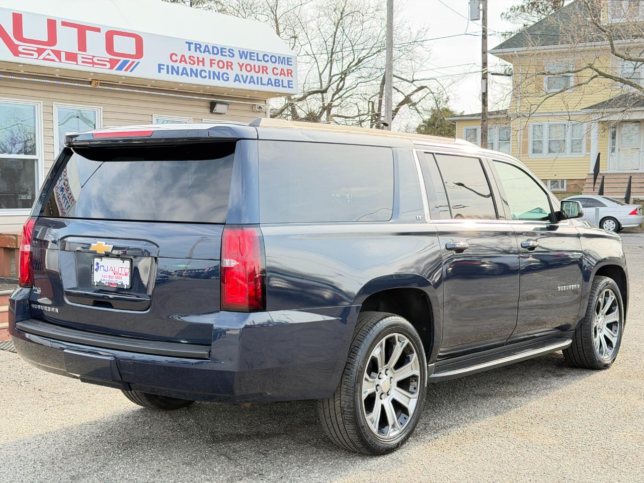 Chevrolet Suburban 4WD 4dr 1500 LT 2018