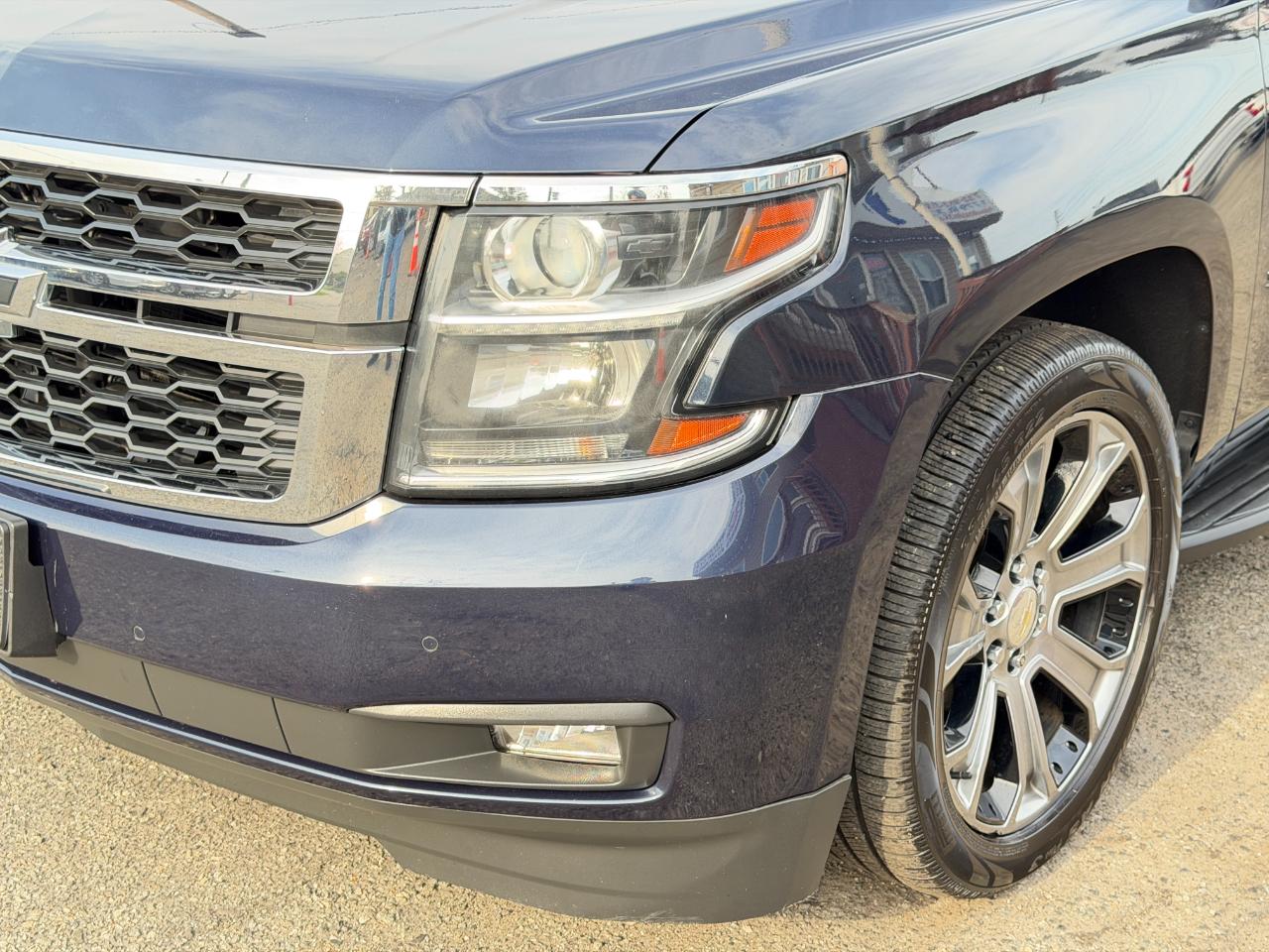 Chevrolet Suburban 4WD 4dr 1500 LT 2018