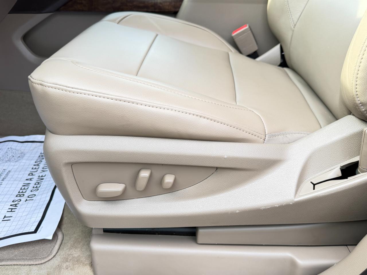 Chevrolet Suburban 4WD 4dr 1500 LT 2018